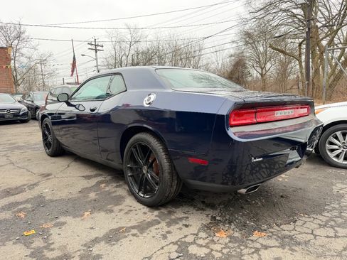 Used 2014 Dodge Challenger SXT RWD image 8