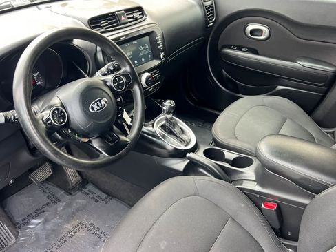 Used 2018 Kia Soul + FWD image 11