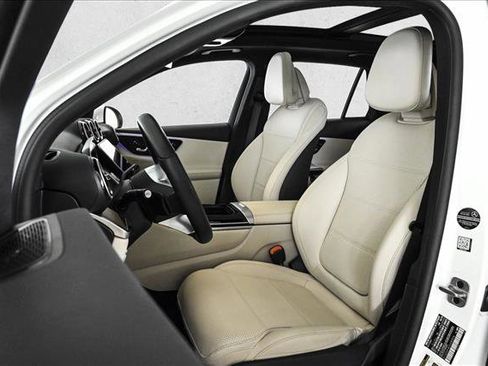 Certified 2025 Mercedes-Benz GLC 300 4MATIC image 18