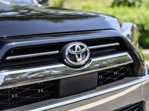 Used 2022 Toyota 4Runner Limited AWD/4WD image 10