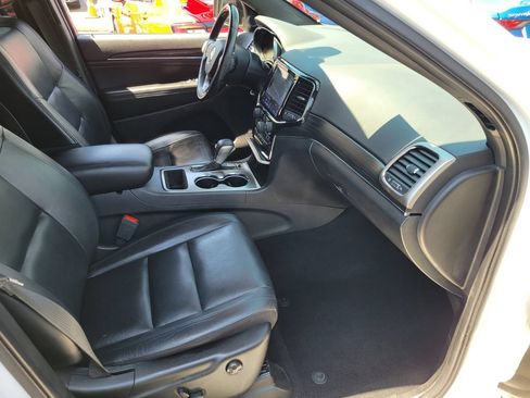 Used 2019 Jeep Grand Cherokee Limited RWD image 16