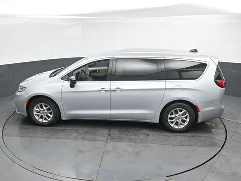 Used 2024 Chrysler Pacifica Touring-L FWD image 51