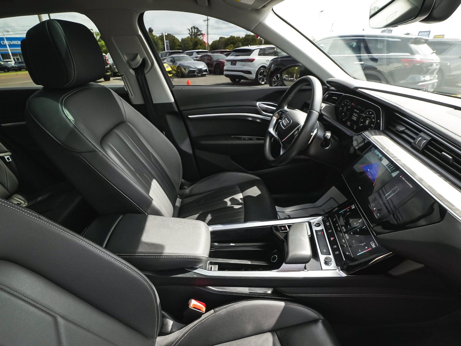 Used 2024 Audi Q8 e-tron Premium AWD/4WD image 38