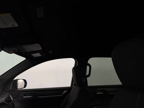 Used 2025 GMC Acadia Elevation image 24