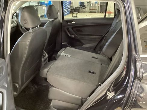 Used 2020 Volkswagen Tiguan SE w/ Panoramic Sunroof Package image 12