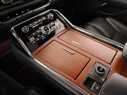 Certified 2024 Lincoln Navigator Reserve image 9