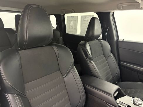 Used 2025 Mitsubishi Outlander SE FWD image 36