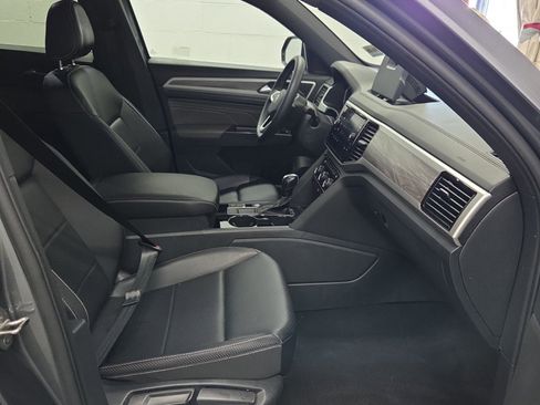 Used 2023 Volkswagen Atlas Cross Sport SE image 13