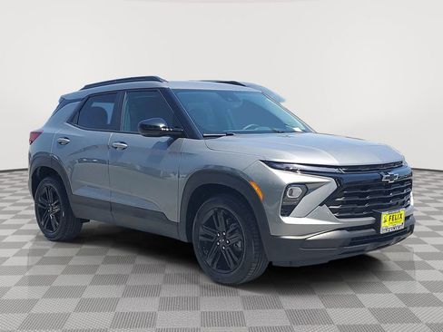 New 2026 Chevrolet TrailBlazer LT w/ Midnight Edition FWD image 3