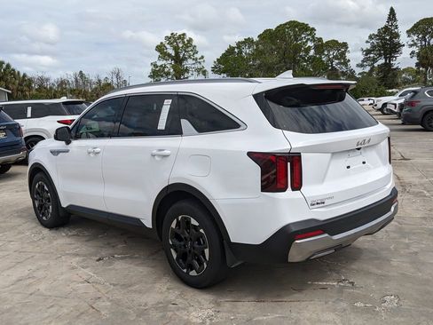Certified 2025 Kia Sorento S image 6