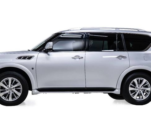 Used 2017 INFINITI QX80 4WD w/ Driver Assistance Package image 6