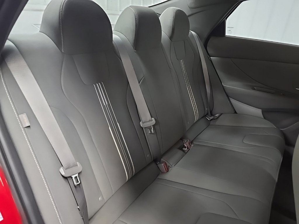Used 2024 Hyundai Elantra SEL FWD image 18