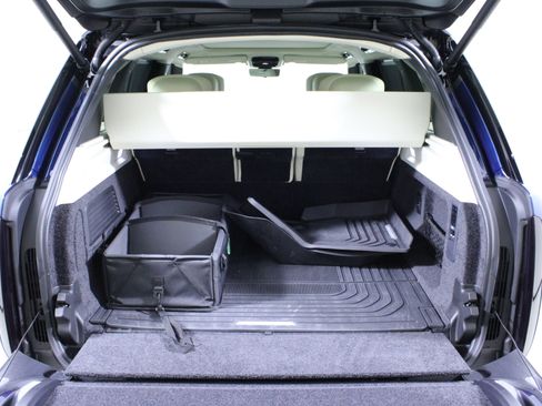 Used 2025 Land Rover Range Rover Autobiography image 10