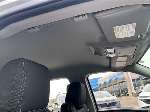 Certified 2025 Nissan Frontier SV w/ SV Convenience Package RWD image 24