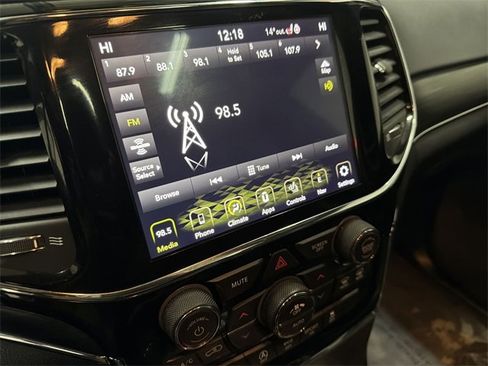 Used 2020 Jeep Grand Cherokee Limited image 23