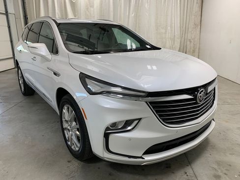 Used 2024 Buick Enclave Essence w/ Experience Buick Package image 2