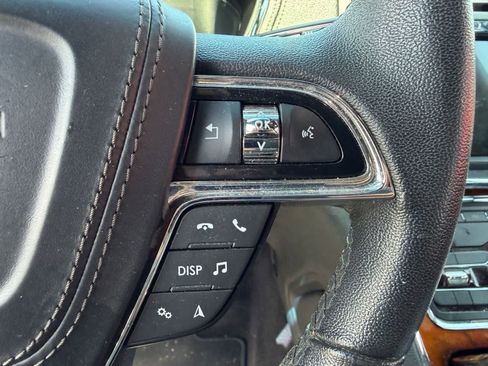 Used 2017 Lincoln Continental Premiere FWD image 15