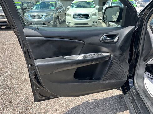 Used 2017 Dodge Journey SXT w/ Comfort/Convenience Group FWD image 11