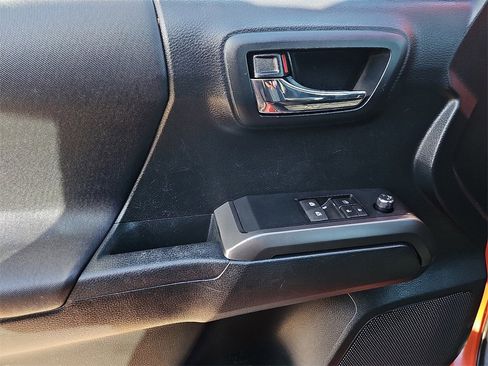 Used 2016 Toyota Tacoma TRD Off-Road w/ Towing Package image 18