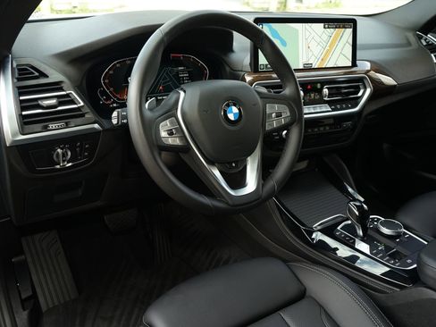 Used 2025 BMW X4 xDrive30i AWD/4WD image 2