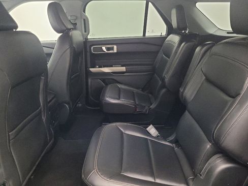 Used 2022 Ford Explorer XLT w/ Equipment Group 202A image 18
