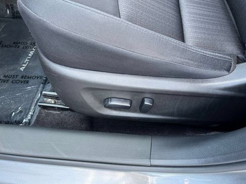Used 2025 Nissan Altima 2.5 SV FWD image 18