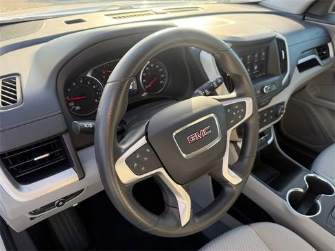 Used 2024 GMC Terrain SLE image 8