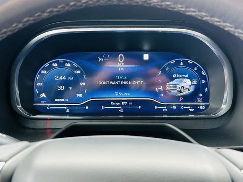 Used 2022 Chevrolet Suburban Premier image 26