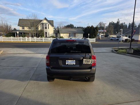 Used 2017 Jeep Patriot 4WD image 5