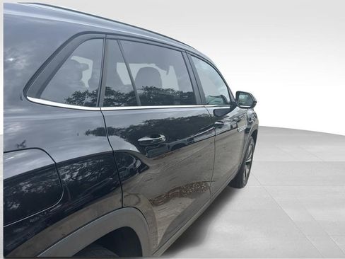 Certified 2024 Volkswagen Atlas Cross Sport SE image 35