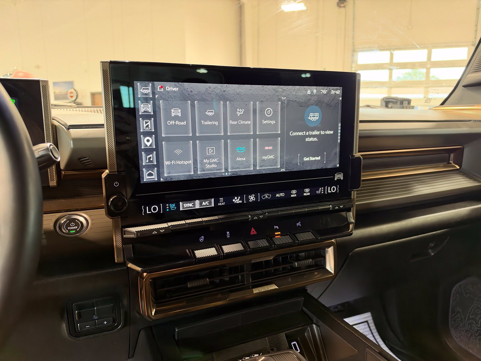 Used 2025 GMC Hummer EV 2X w/ LPO, Illumination Package AWD/4WD image 14