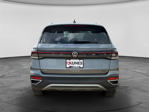 Used 2025 Volkswagen Taos SE AWD/4WD image 8