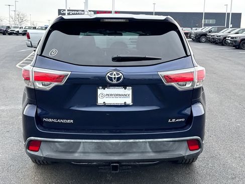 Used 2015 Toyota Highlander LE image 4