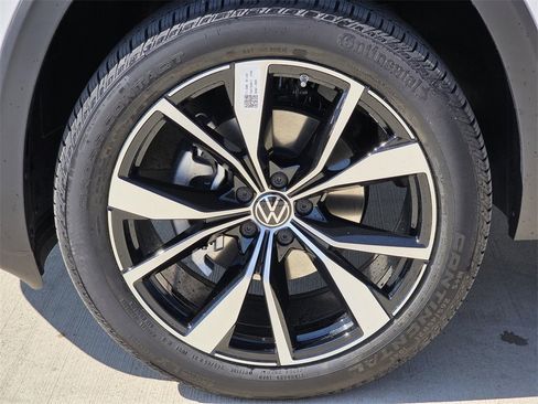 New 2026 Volkswagen Atlas SEL Premium R-Line image 9