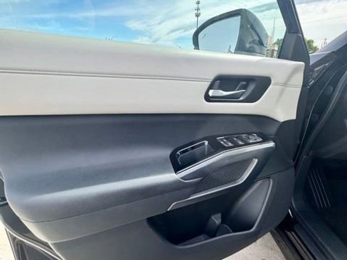 Certified 2022 Nissan Pathfinder SL w/ SL Premium Package FWD image 23
