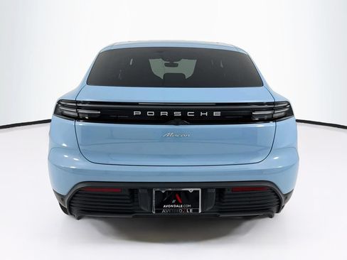 Certified 2025 Porsche Macan Electric RWD image 10