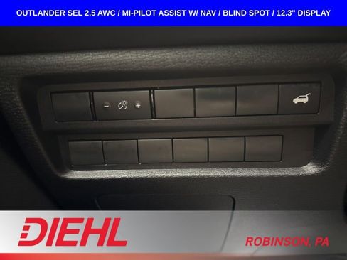 Used 2025 Mitsubishi Outlander SEL AWD/4WD image 28