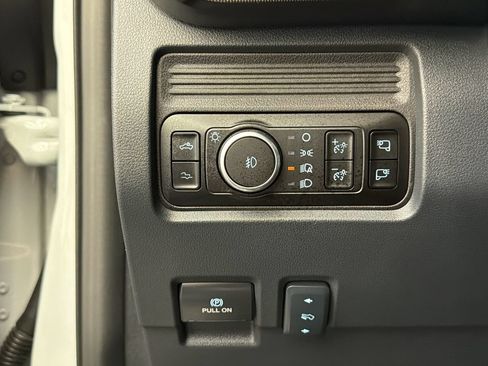 Used 2026 Ford F250 Platinum w/ FX4 Off-Road Package AWD/4WD image 32