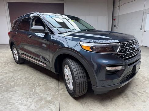 Used 2022 Ford Explorer XLT w/ Equipment Group 202A image 7