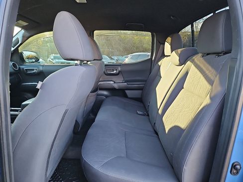 Used 2019 Toyota Tacoma TRD Sport image 9