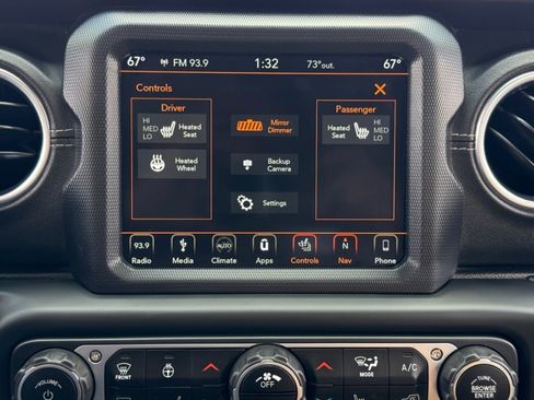 Used 2018 Jeep Wrangler Unlimited Sahara w/ Uconnect 4C Nav & Sound Group AWD/4WD image 15