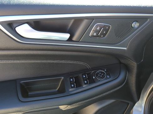 Used 2024 Ford Edge Titanium image 17