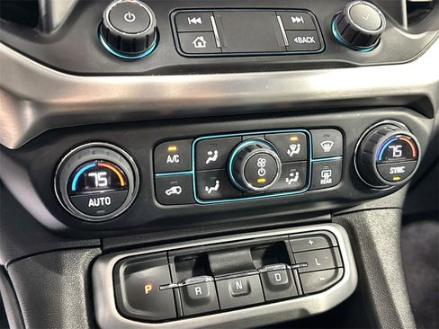 Used 2023 GMC Acadia SLT image 22