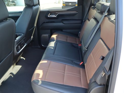 Used 2024 Chevrolet Silverado 1500 High Country w/ High Country Premium Package AWD/4WD image 35