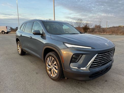 Used 2025 Buick Enclave Preferred image 11