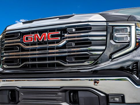 Used 2025 GMC Sierra 1500 SLT AWD/4WD image 39