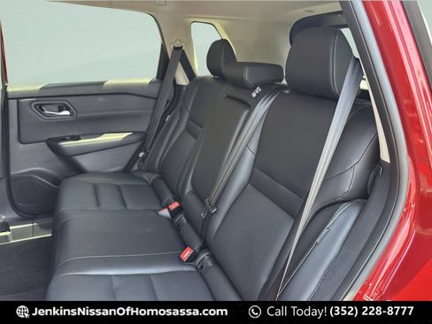 Certified 2025 Nissan Rogue SL FWD image 30