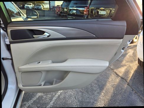 Used 2018 Lincoln MKZ Premiere image 18