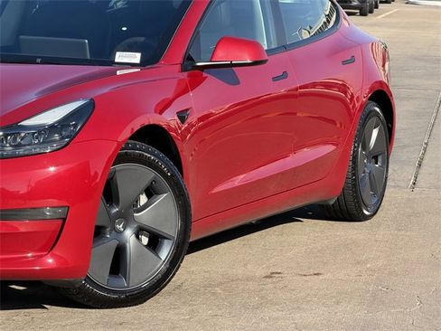Used 2023 Tesla Model 3 Standard Range image 3