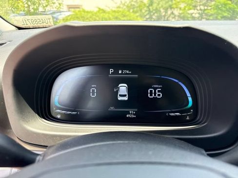 Used 2024 Hyundai Venue SEL FWD image 13